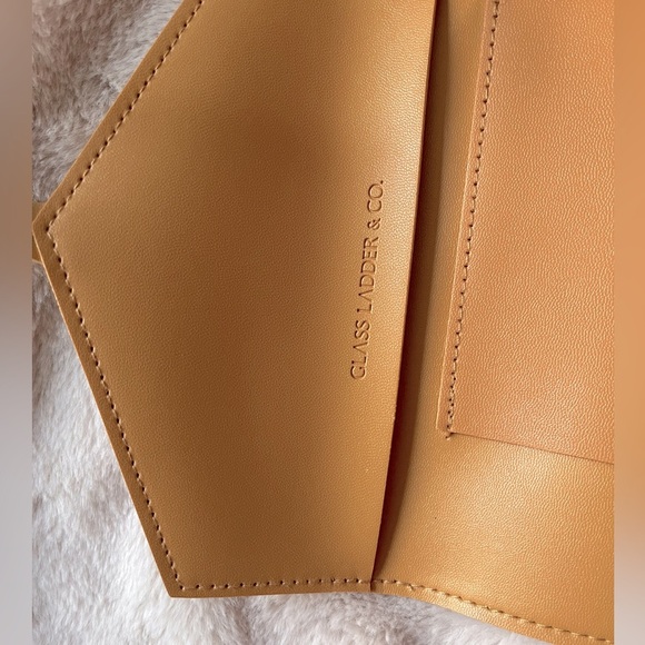 {NOT FOR SALE} Glass Ladder and Co Katherine Tech Organizer Roll - Picture 6 of 11